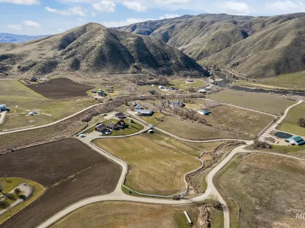 27 Waverly Dr, Horseshoe Bend, ID 83629