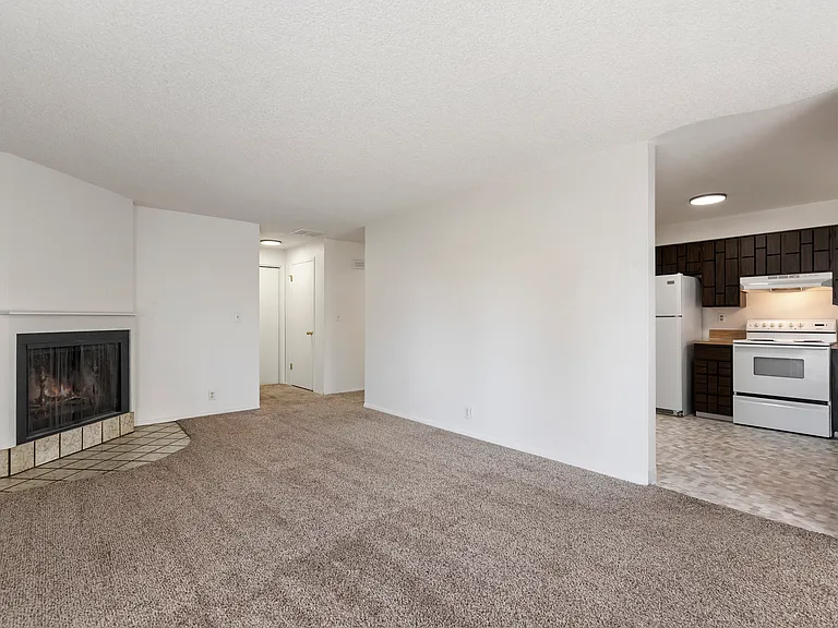 2052 S Leadville Ave — Photo 2