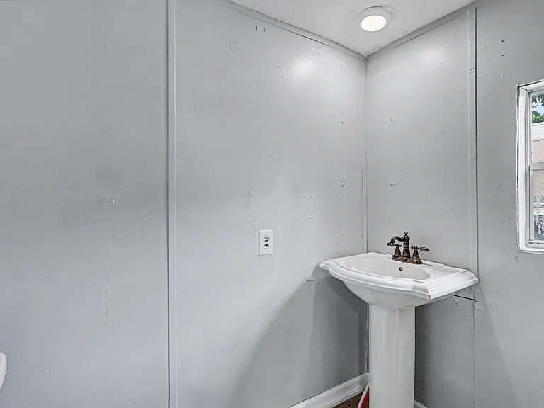 2751 Malvern Ave — Photo 51