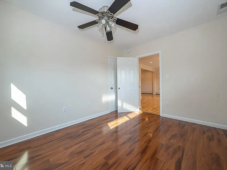 6950 Fowler St — Photo 11