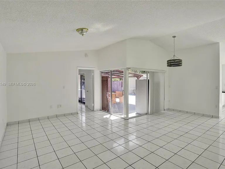 11854 SW 210th St — Photo 7