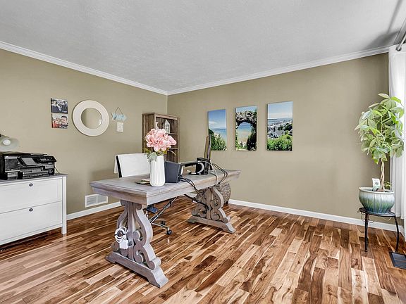 4th image of 2887 Bryn Mawr Dr