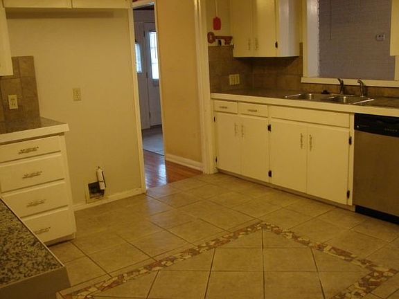 3rd image of 1001 Ben Lora Ln