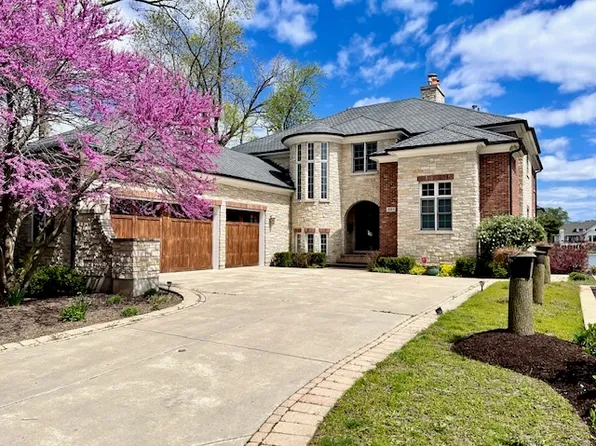 221 Murphy Lake Ln, Park Ridge, IL 60068