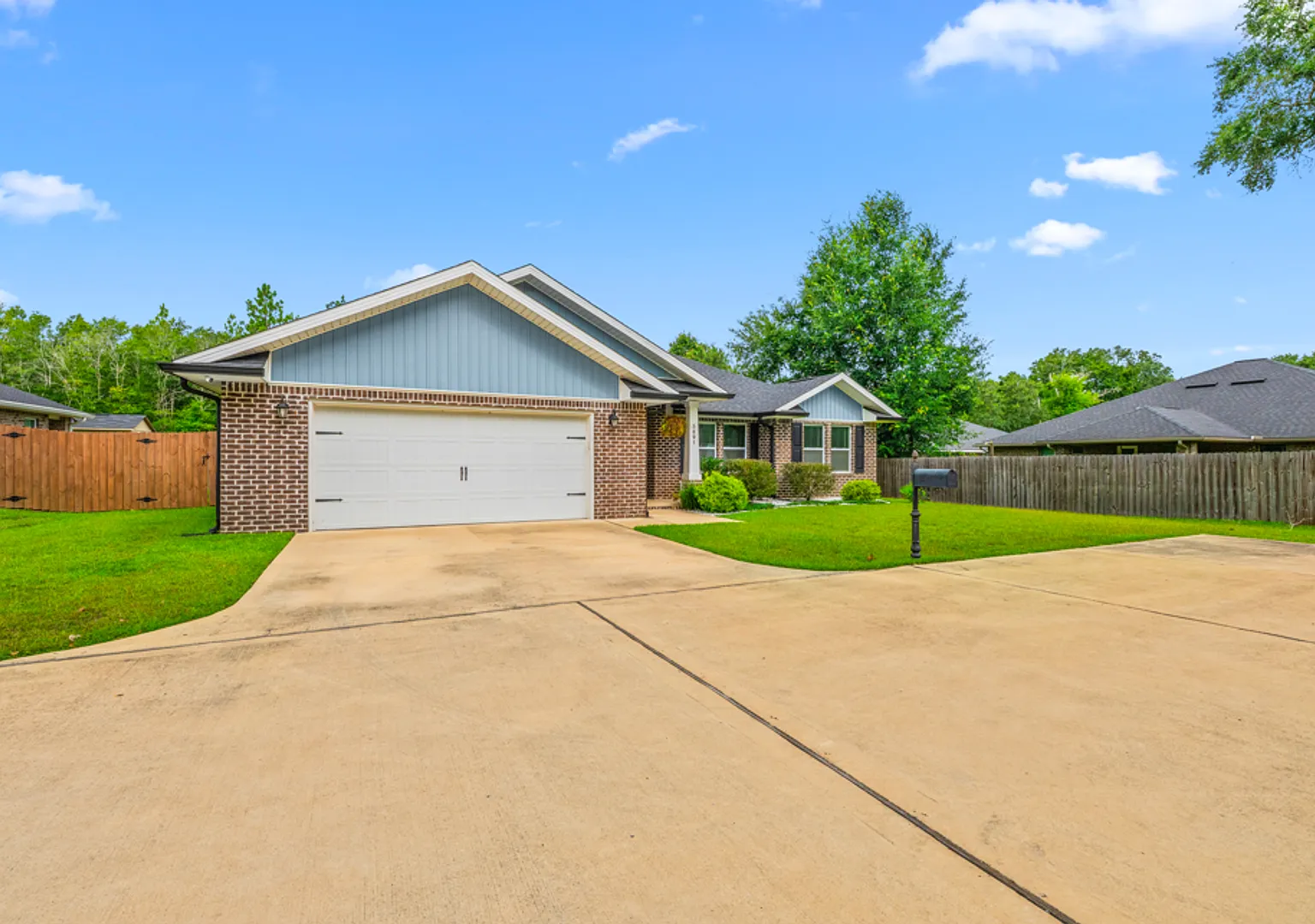 4 Bed 2 Bath home in Milton — Photo 3