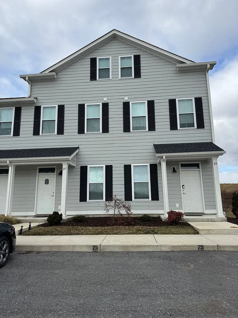 Building Photo - 4-29 Bristol Ln