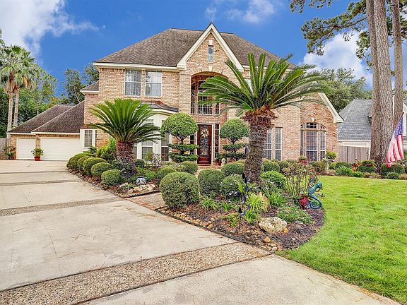 Extra long drive for ample parking of family and friends!