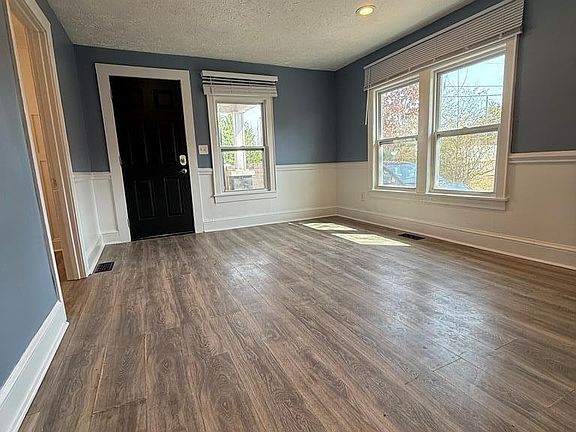 3rd image of 129 Withers Rd