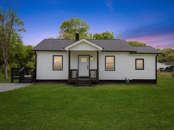 326 W Gilbreath St, Graham, NC 27253