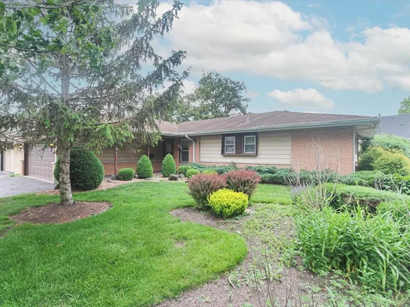 69 Grange Rd, Elk Grove Village, IL 60007