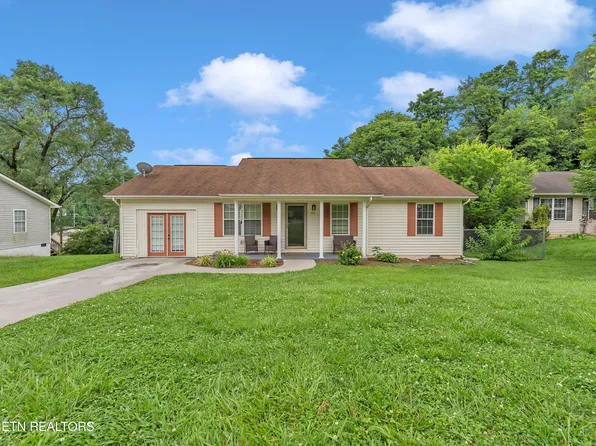 1013 Pleasant Knoll Ln, Knoxville, TN 37915