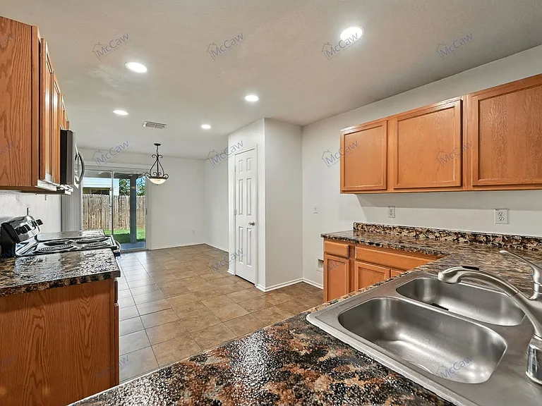 10512 Flagstaff Run — Photo 7
