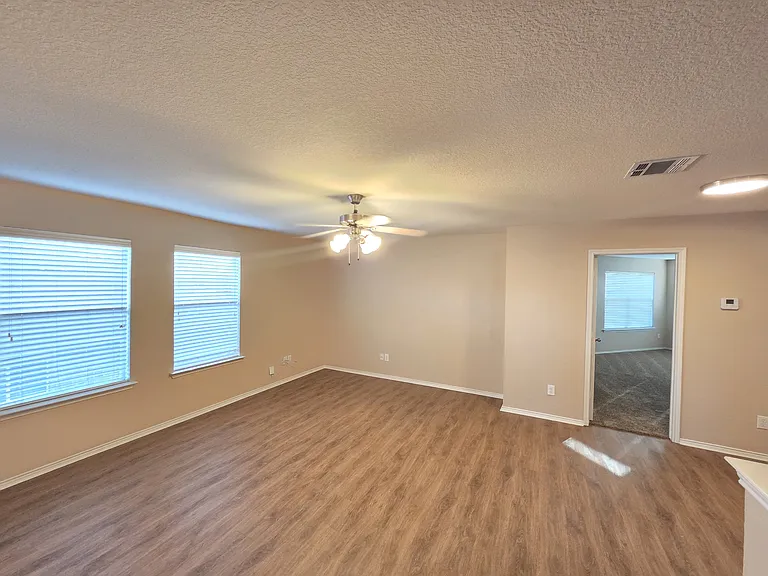 8138 Mossberg Dr — Photo 21
