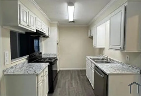 1011 Fairway St — Photo 7