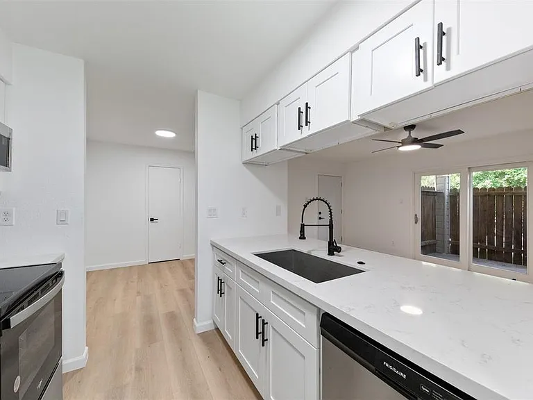 815 Lyle West Ave #C — Photo 6