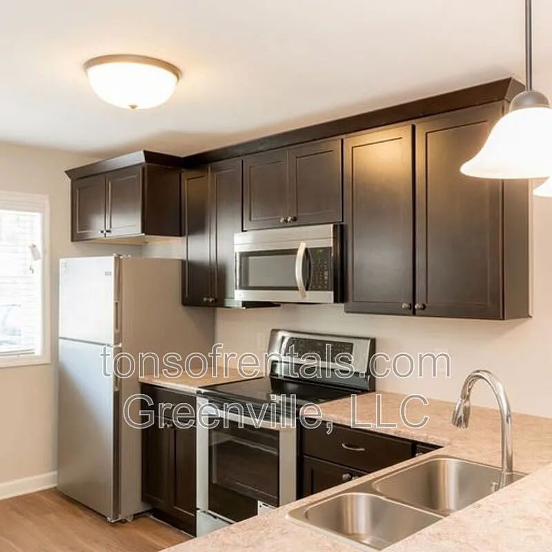 Building Photo - 111 Becky Don Dr