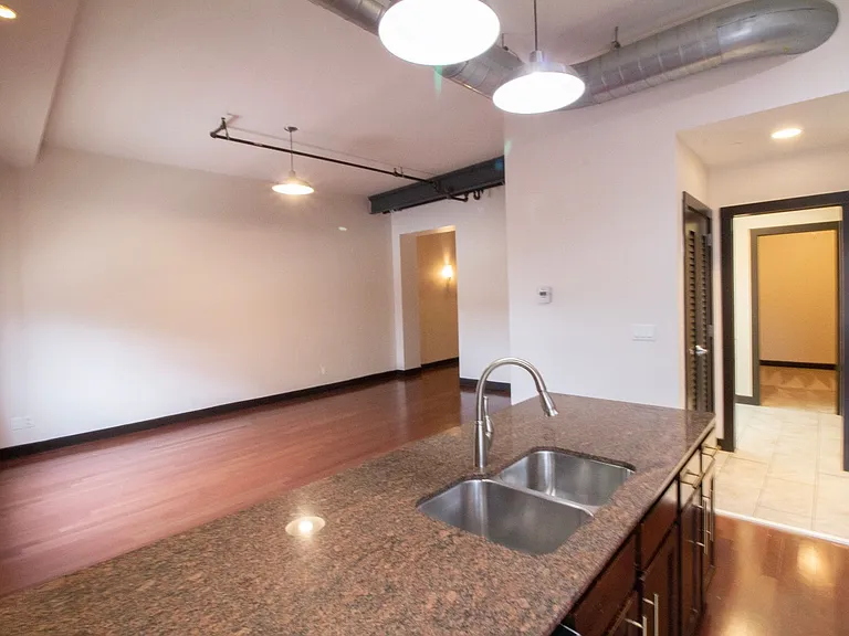 107 N Detroit Ave — Photo 12