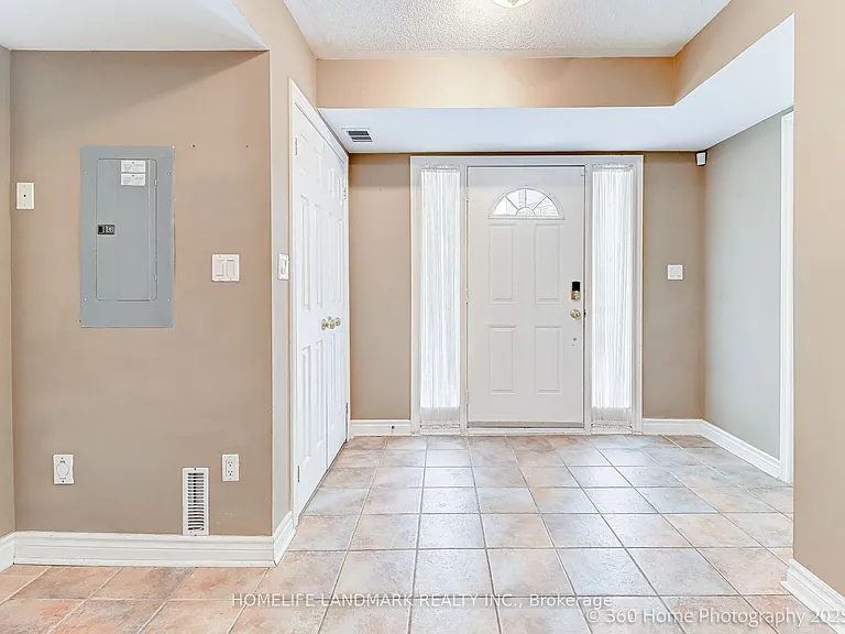 189 Leitchcroft Cres #UPPER — Photo 3