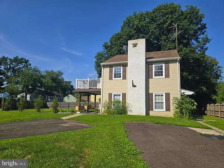 205B Cricklewood Cir — Photo 2