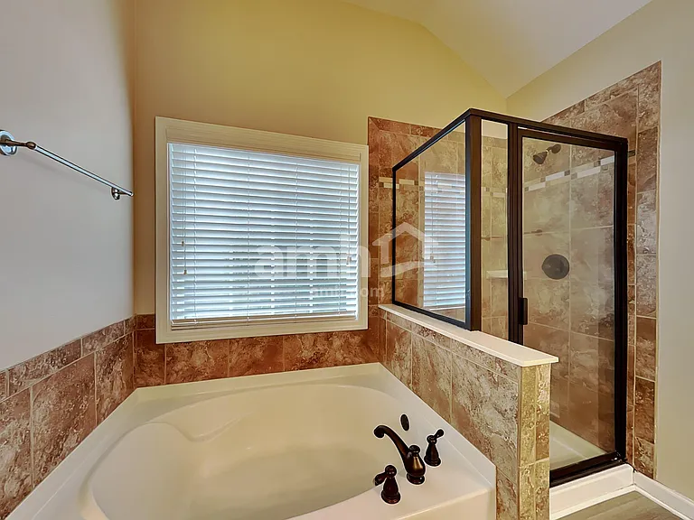 556 Crestmont Ln — Photo 15