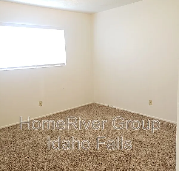 640 Hansen Ave #4 — Photo 9