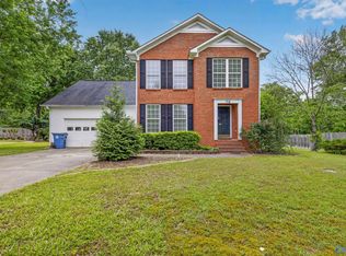 114 Royal Troon Dr, Rainbow City, AL 35906