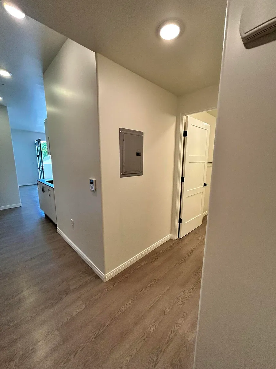 Building Photo - 414 Chapala St #203