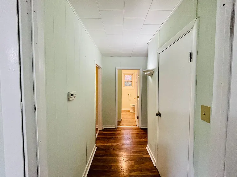 408 McDade Ln — Photo 6