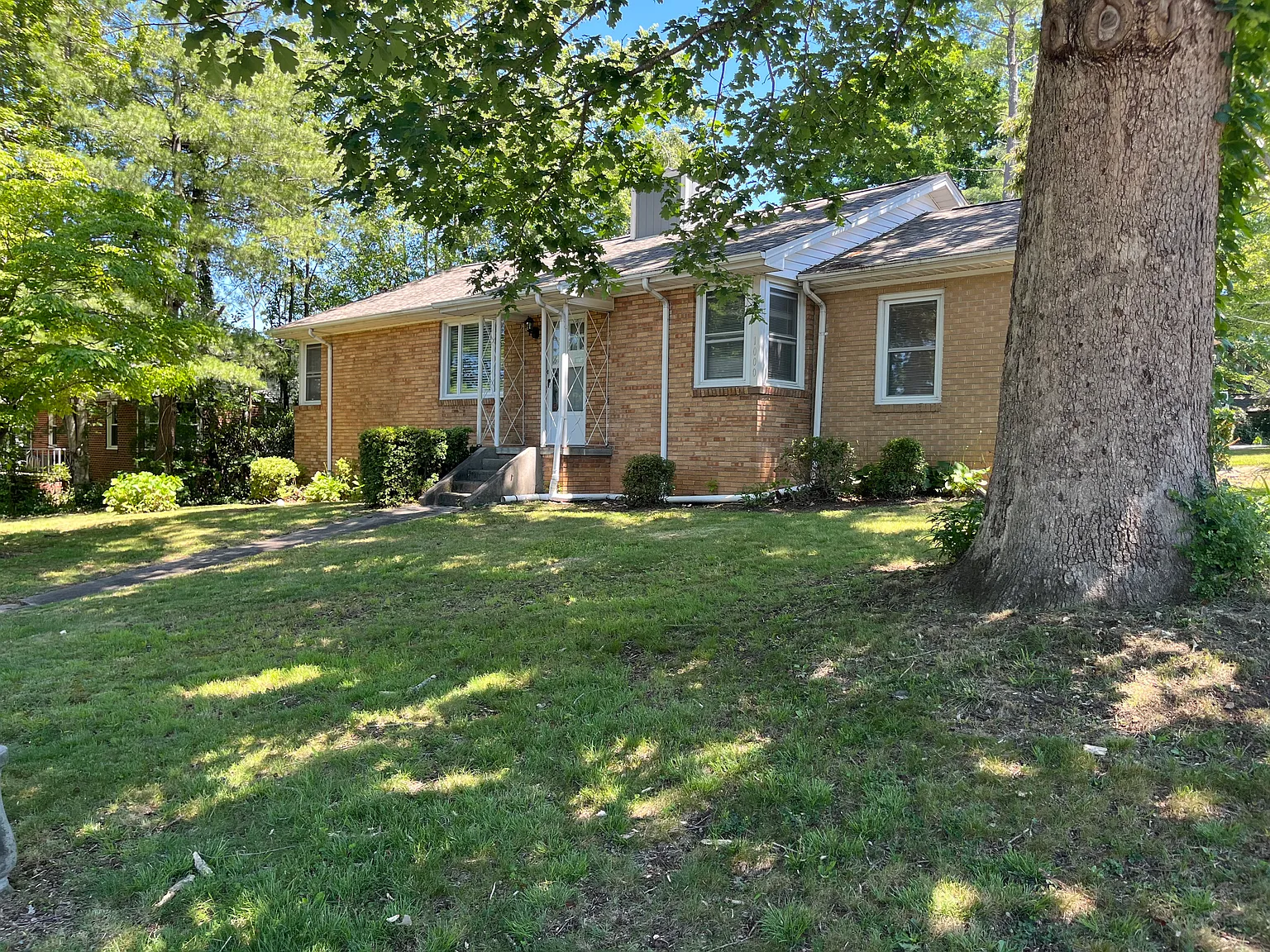 3 bed, 1.5 bath, 1480 sqft, $2,000 — Photo 2