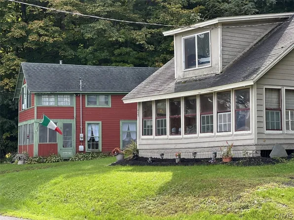 1451 W Valley Rd, Skaneateles, NY 13152