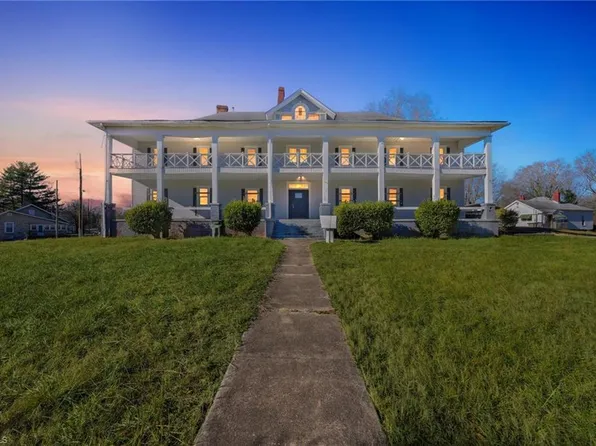 421 Vine St, Eden, NC 27288