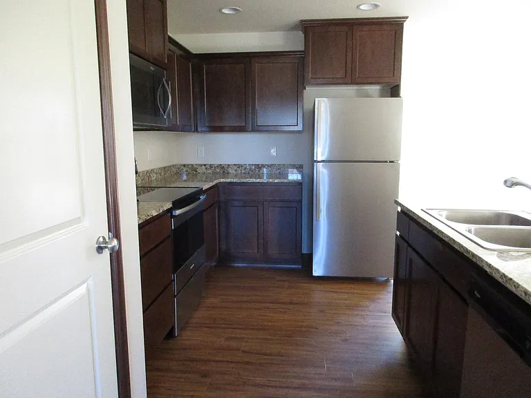 117 N Lenore Ave — Photo 6