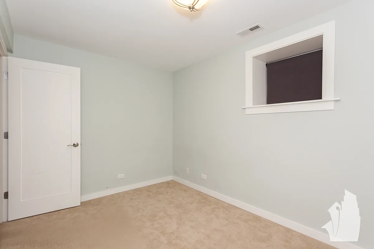 3 bed, 2.5 bath, 1500 sqft, $4,000 — Photo 3