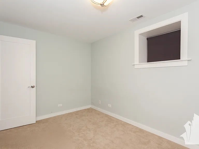 815 W Newport Ave #1R — Photo 20