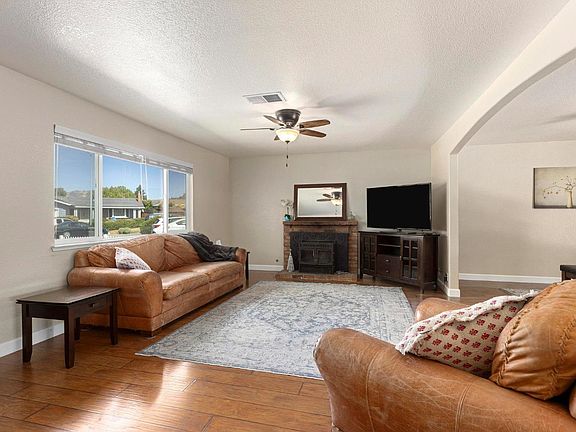 5th image of 742 Corte Crestview
