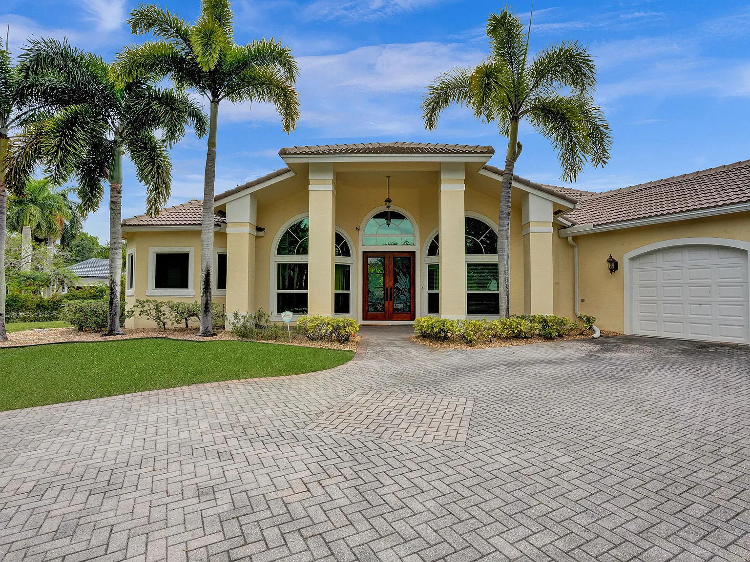 5 bed, 3.5 bath, 3232 sqft, $9,000 — Photo 1
