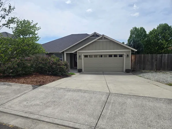 1168 Highlands Dr, Eagle Pt, OR 97524
