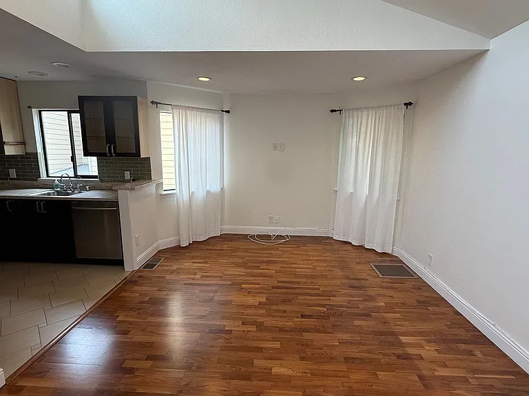 1415 Eddy St — Photo 3
