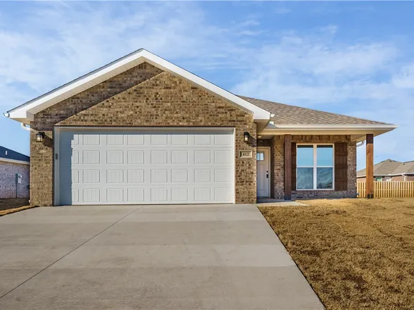 812 S Green Heron Ln, Siloam Springs, AR 72761