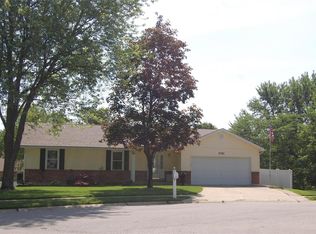 1751 Country Acres Dr, Saint Peters, MO