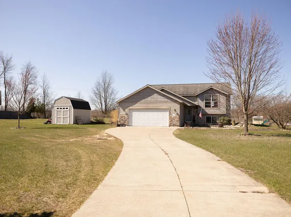 25046 Chaty Ln, Gobles, MI 49055