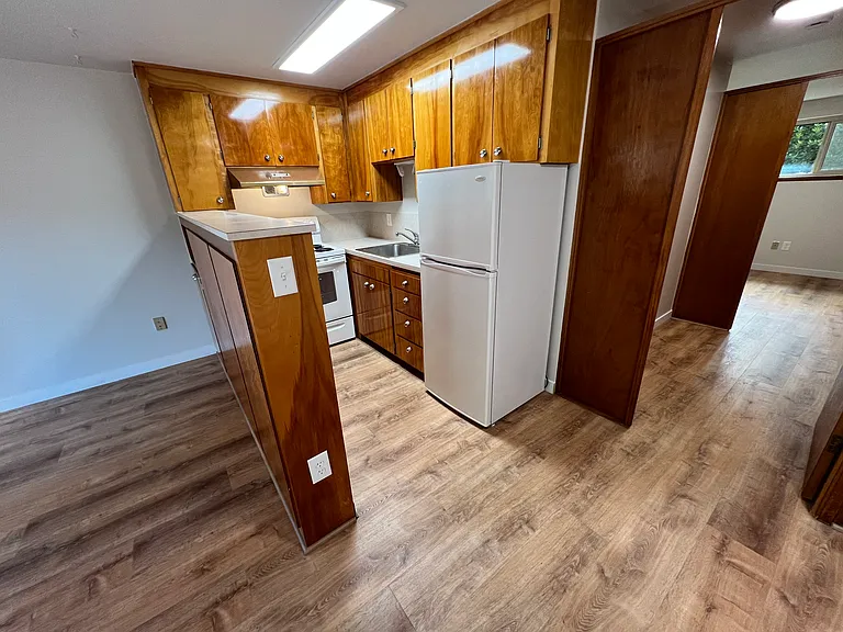 103 E Lynn St #102 — Photo 8