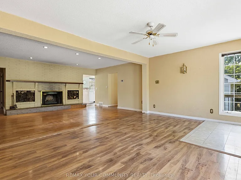 314 The Queensway S — Photo 16