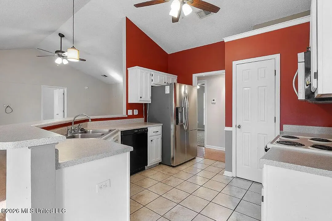 3 bed, 2.0 bath, 1523 sqft, $2,100 — Photo 4