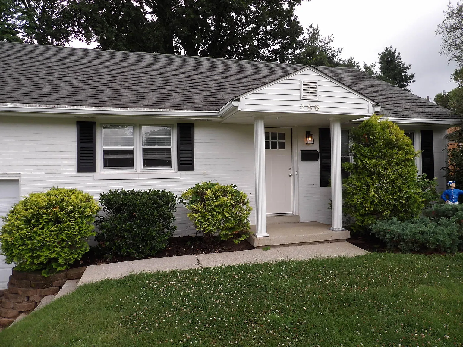 3 bed, 1.5 bath, 1320 sqft, $1,975 — Photo 2
