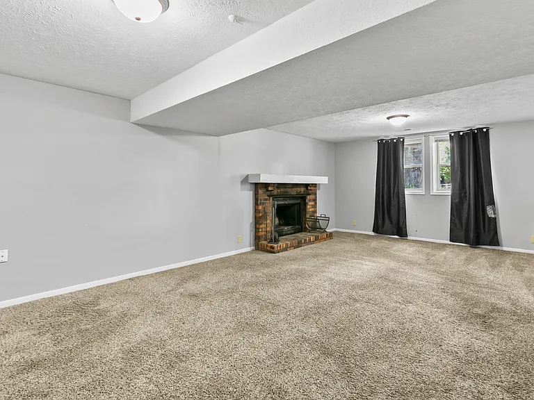12728 Corby St — Photo 31