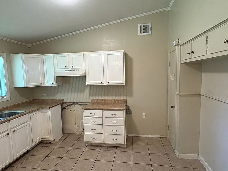 721 Meadowdale Pl — Photo 3