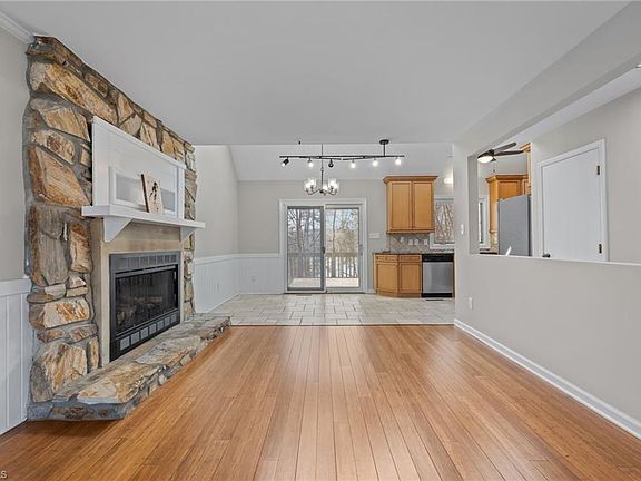 5th image of 1003 Eastshore Cir