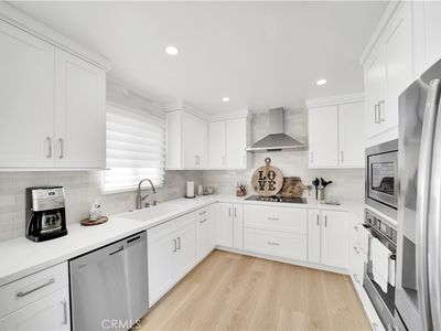 520 Cliff Dr APT 202, Laguna Beach, CA, 92651