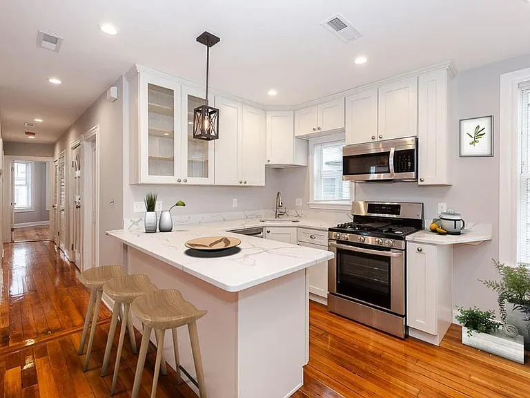 263 E Cottage St #3 — Photo 2